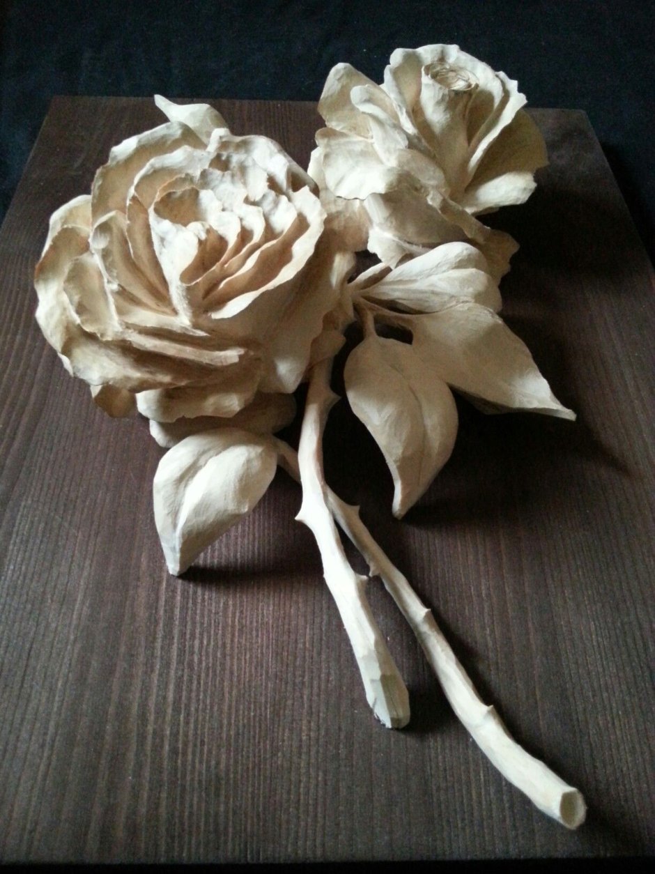 Резная роза из дерева