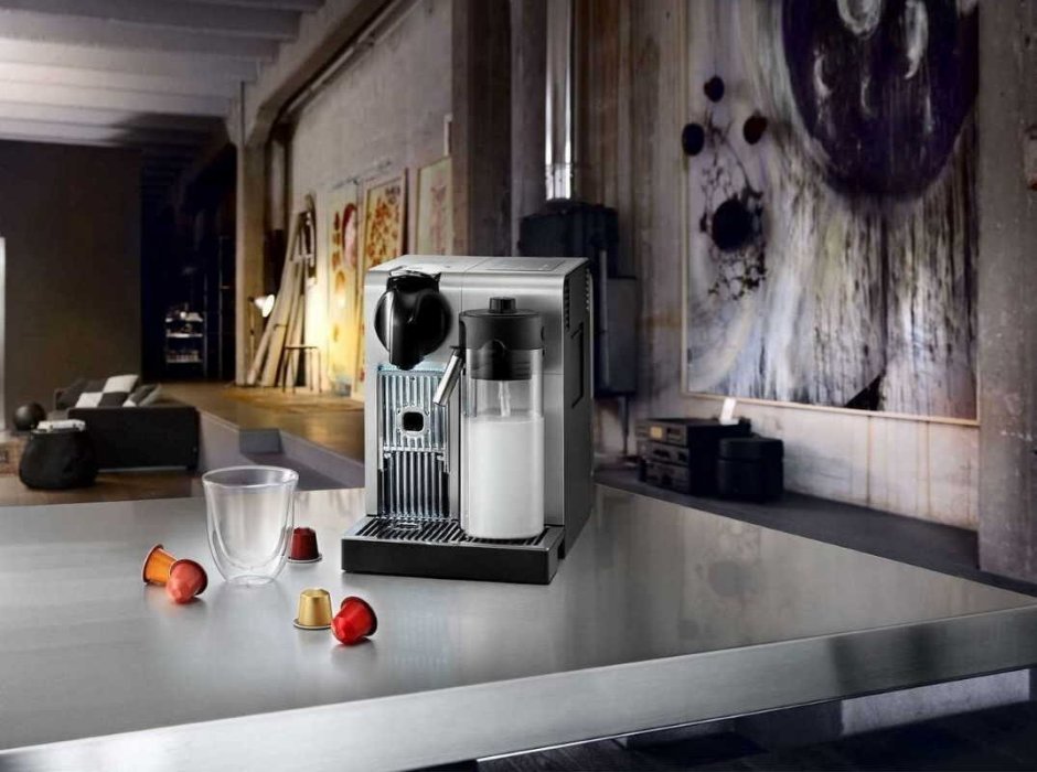 Кофемашина de'Longhi Nespresso Lattissima Pro en 750