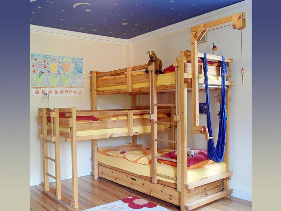 Комната в общежитии с двухэтажной кроватью