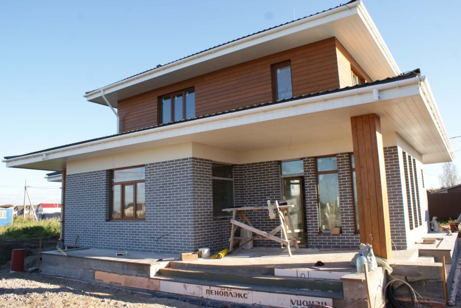 Комбинированный фасад планкен и камень