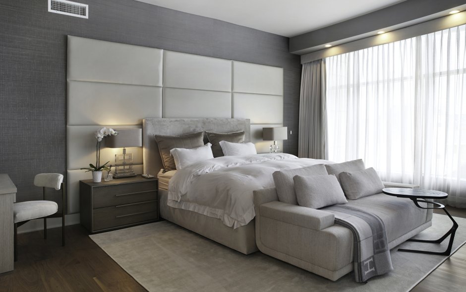 Спальная комната в современном стиле с диваном