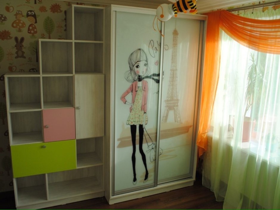 Необычный декор шкафа