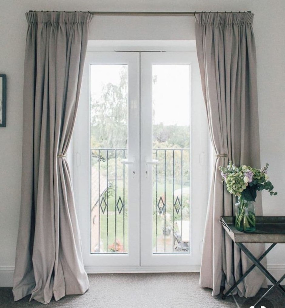 Шторы на французское окно