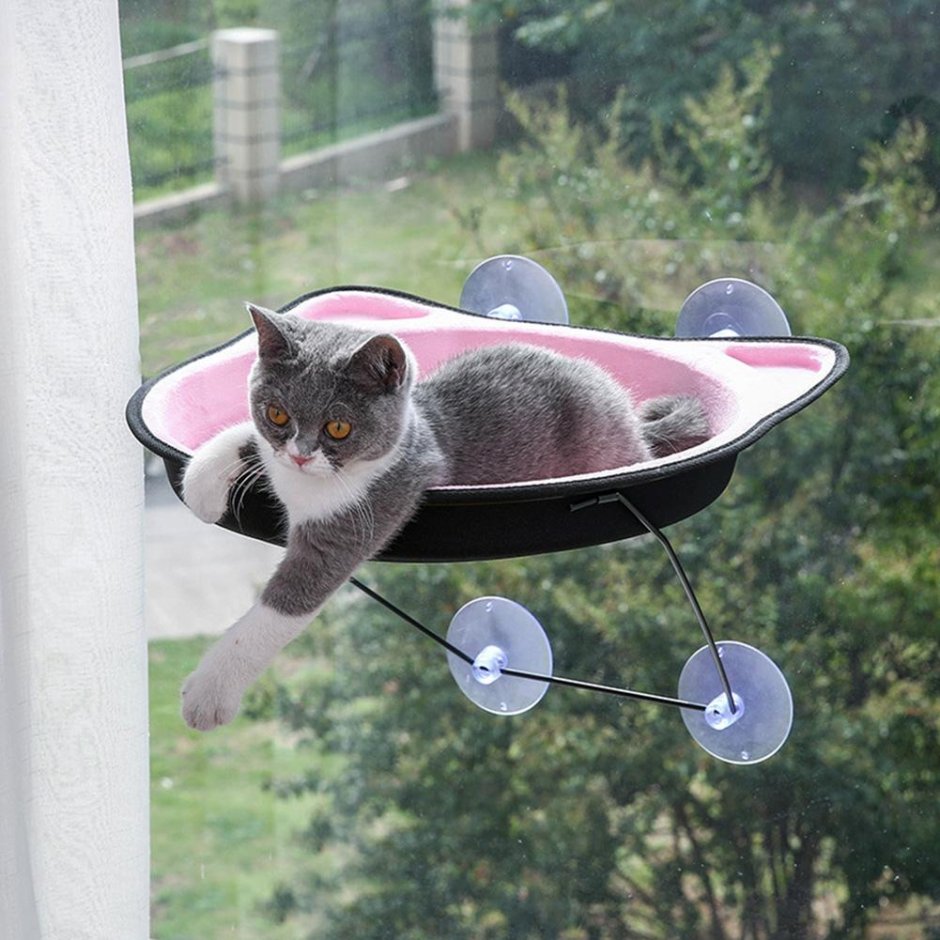 Лежанка для кошки на окно