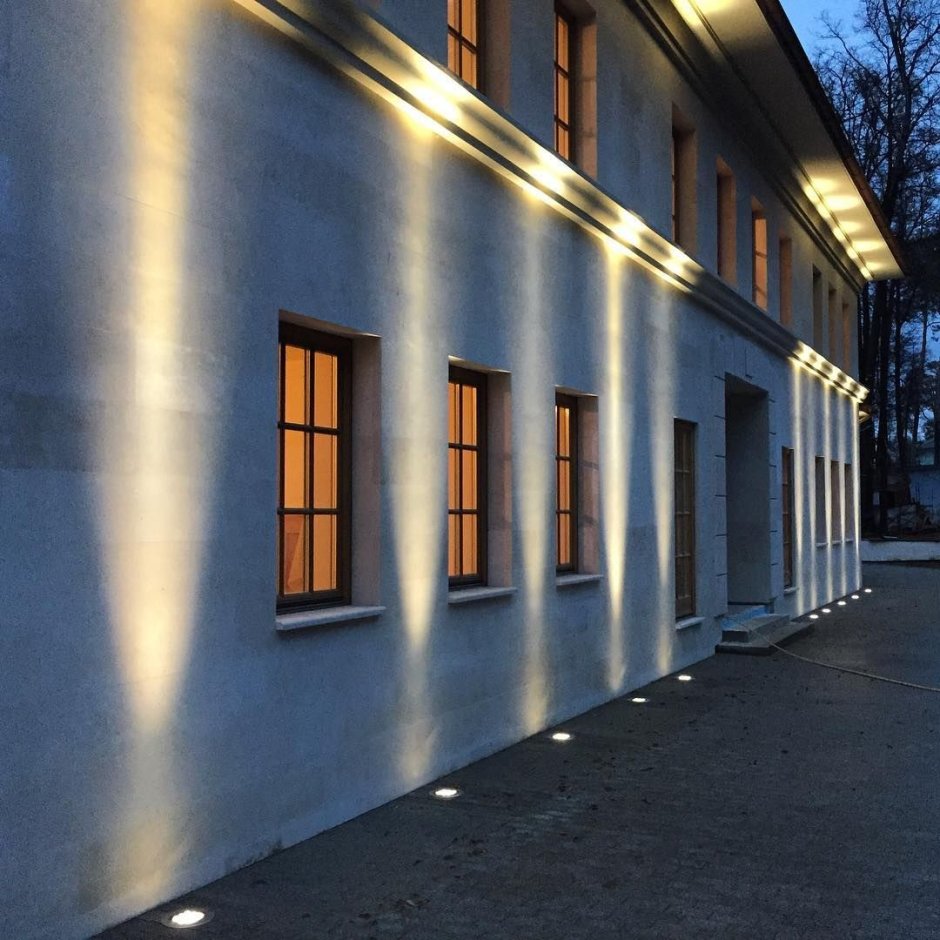 Уличные светильники для подсветки фасадов зданий