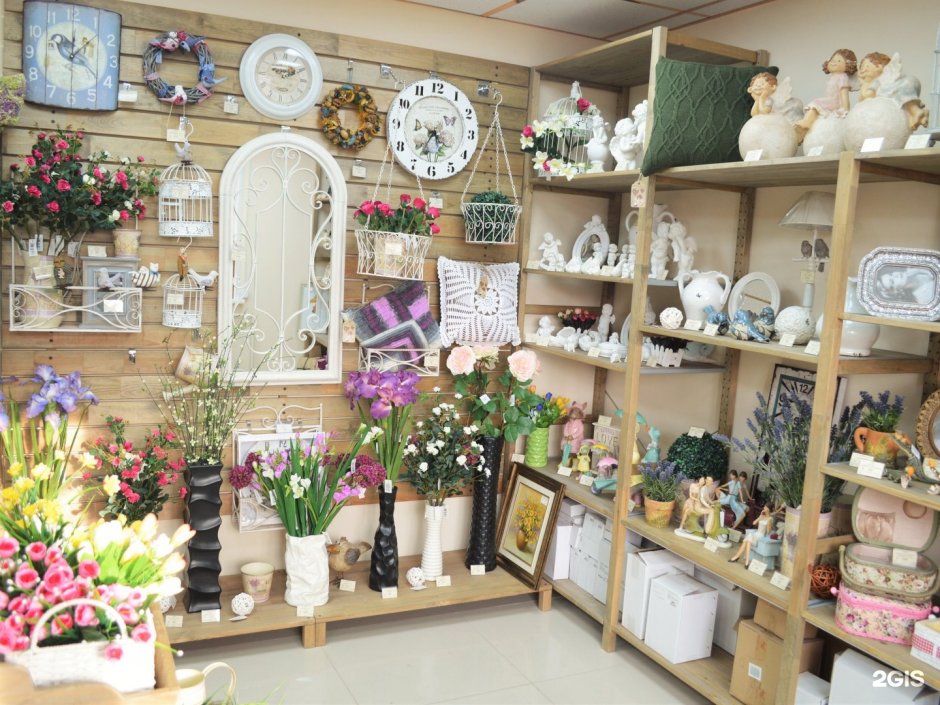 Интерьер магазина подарков