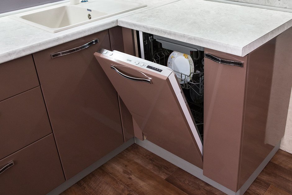 Кухня со стиральной машиной и посудомоечной машиной