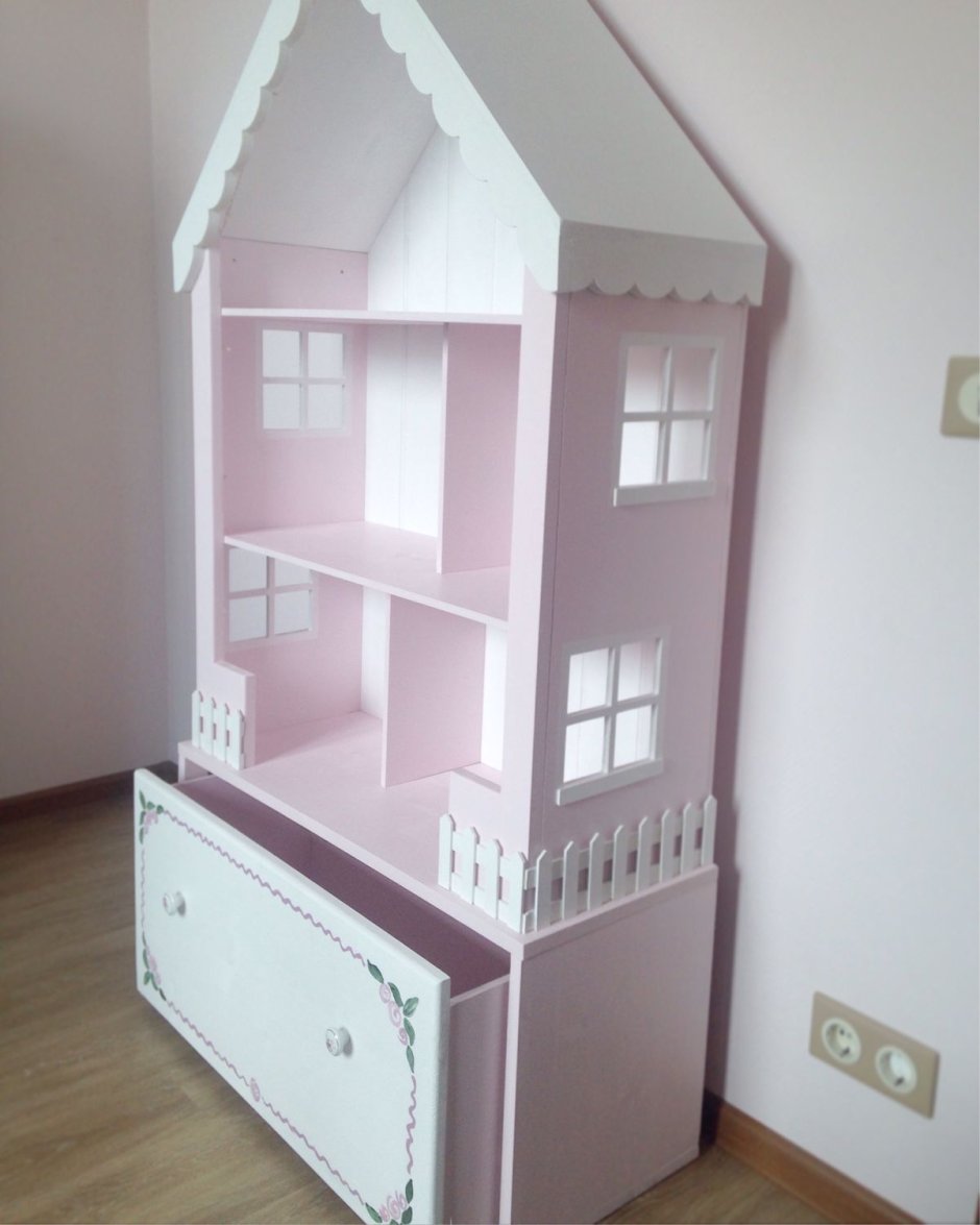 Дом из картонной коробки для кукол Барби
