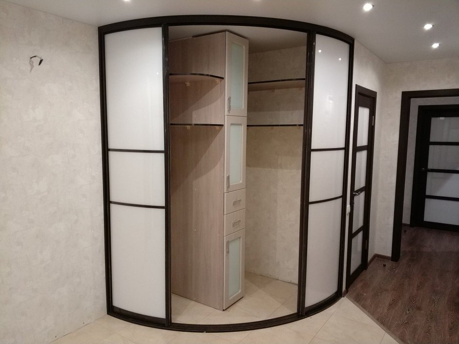 Шкаф-купе радиусный комфорт радиусный 1.8