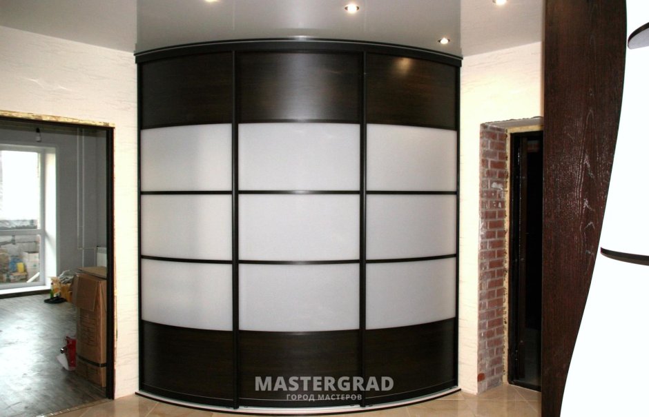 Встроенный угловой шкаф купе