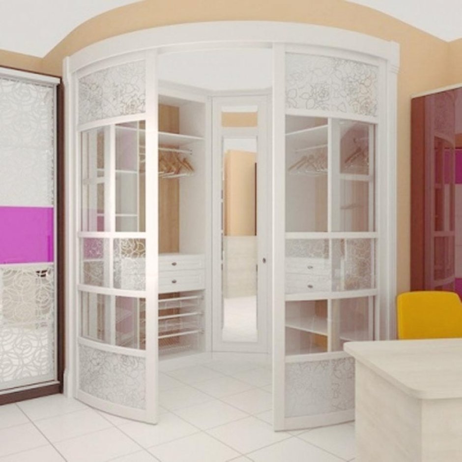 Радиальный шкаф купе в гостиную