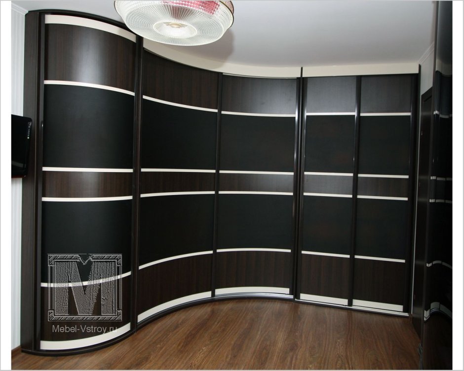 Шкаф с радиусными дверями