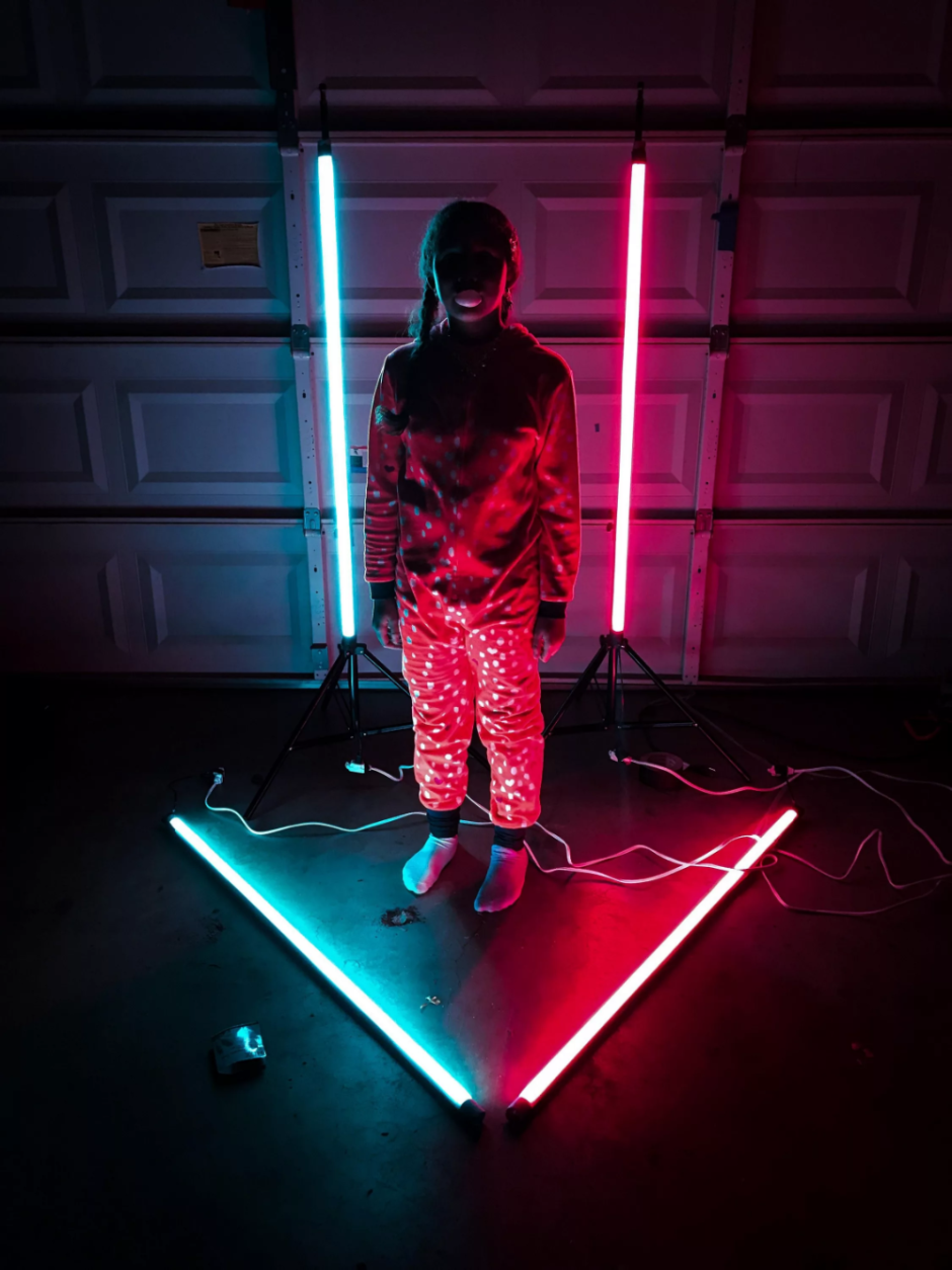 PLAYSTATION 4 Neon
