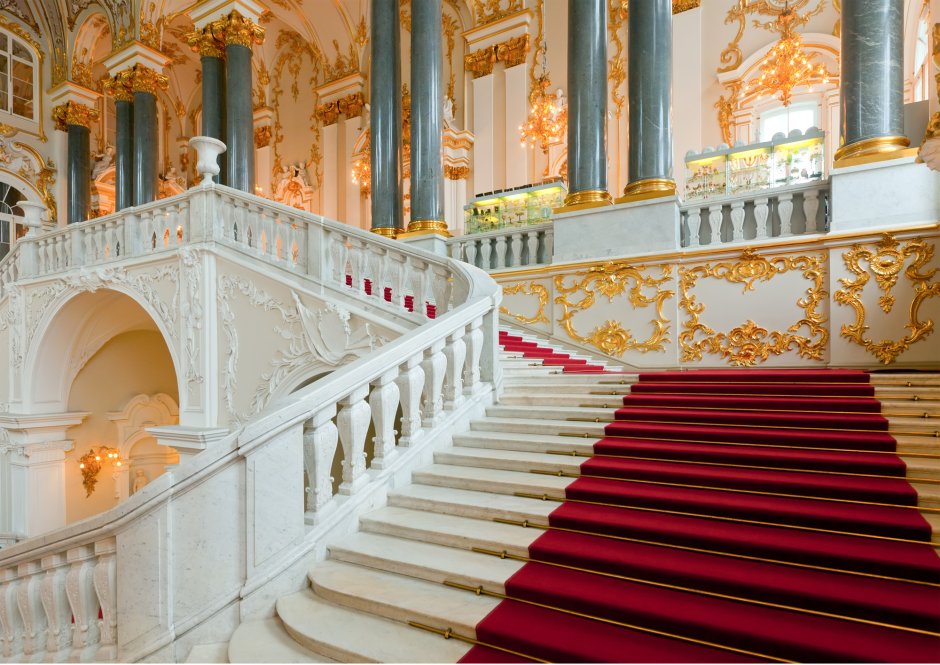 Таблички на лестнице зимнего дворца