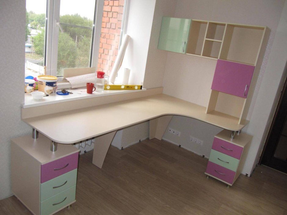 Письменный стол для двоих детей