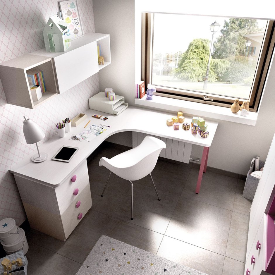 Детский письменный стол