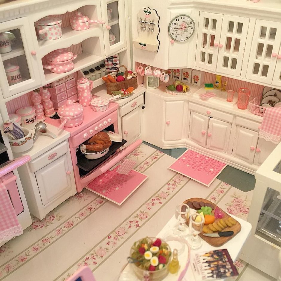 Кухня для Барби в кукольных домиках