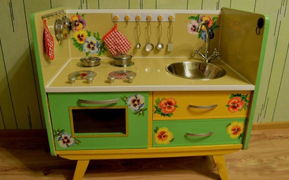 Кухня для детей из старой мебели