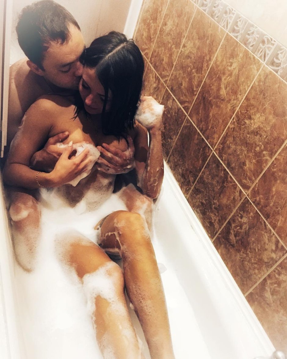 Седокова выложила чересчур откровенное фото со своим парнем в ванной