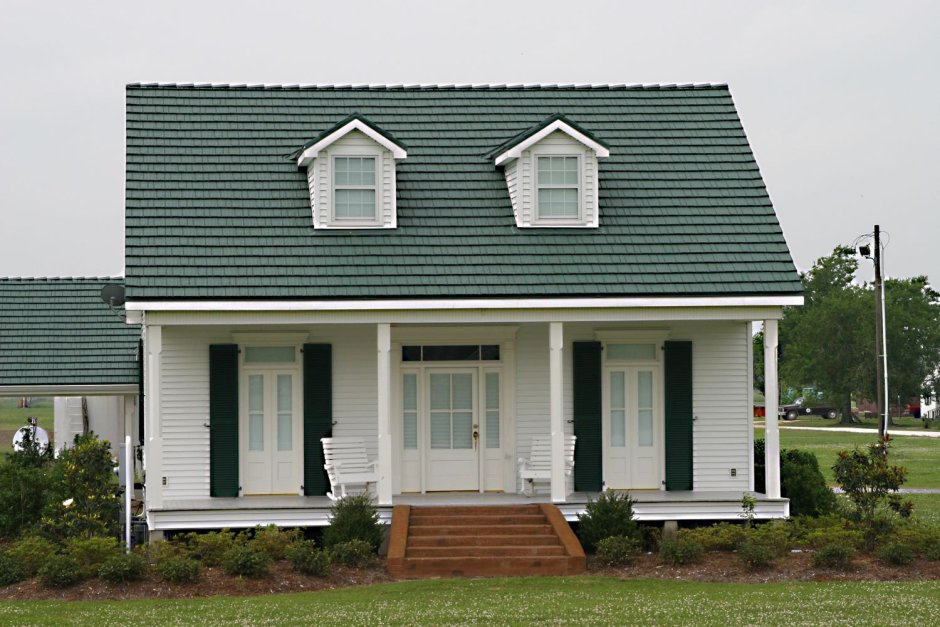 Дом с зеленой крышей