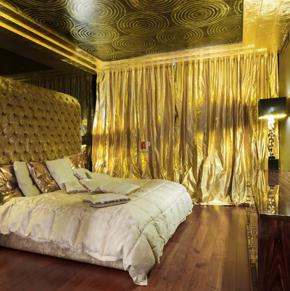 Спальня в золотом стиле