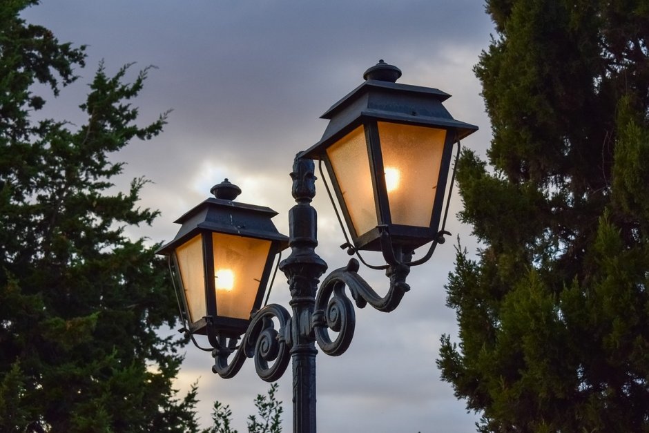 Светильники в парке