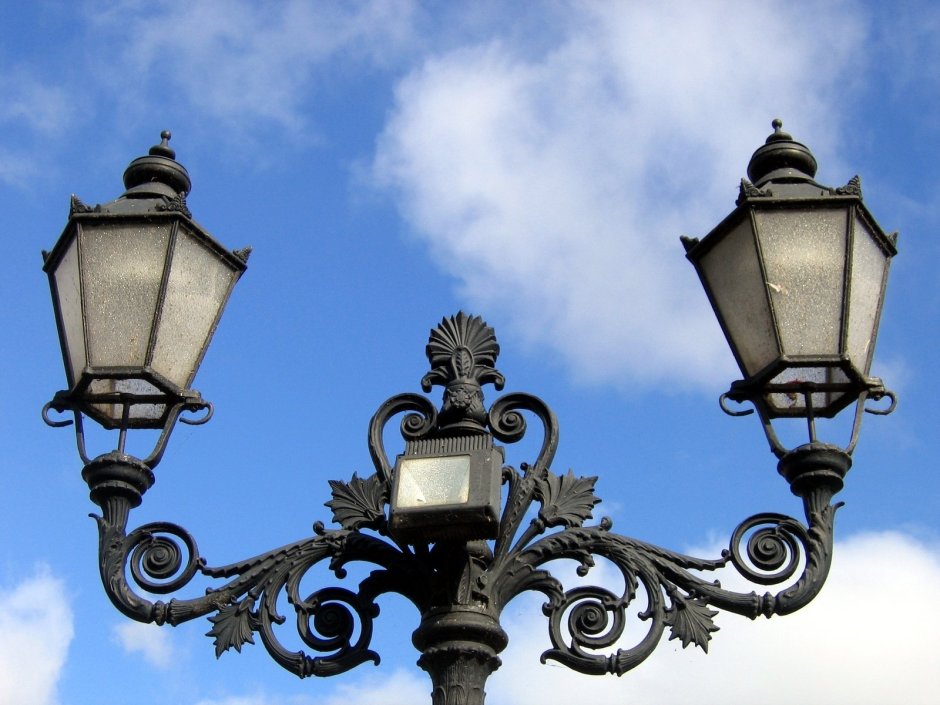 Уличные фонари в стиле 19 века