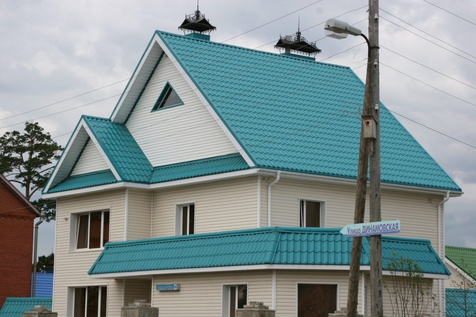 Сочетание дом с зеленой крышей