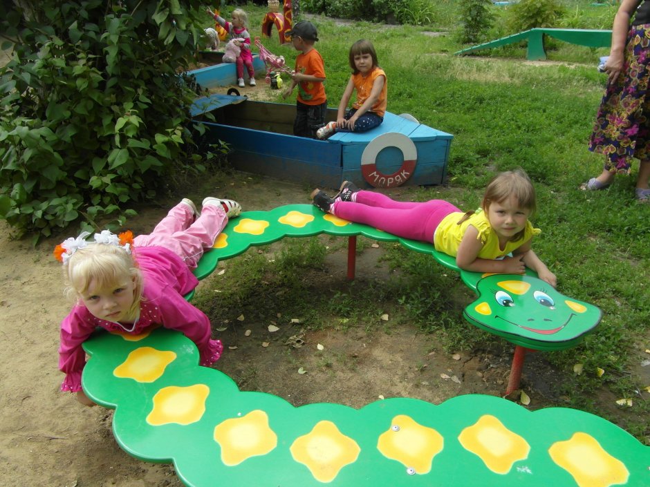 Летнее украшение участка в детском саду