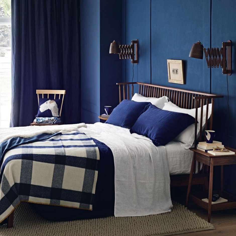 Синяя мебель в спальне