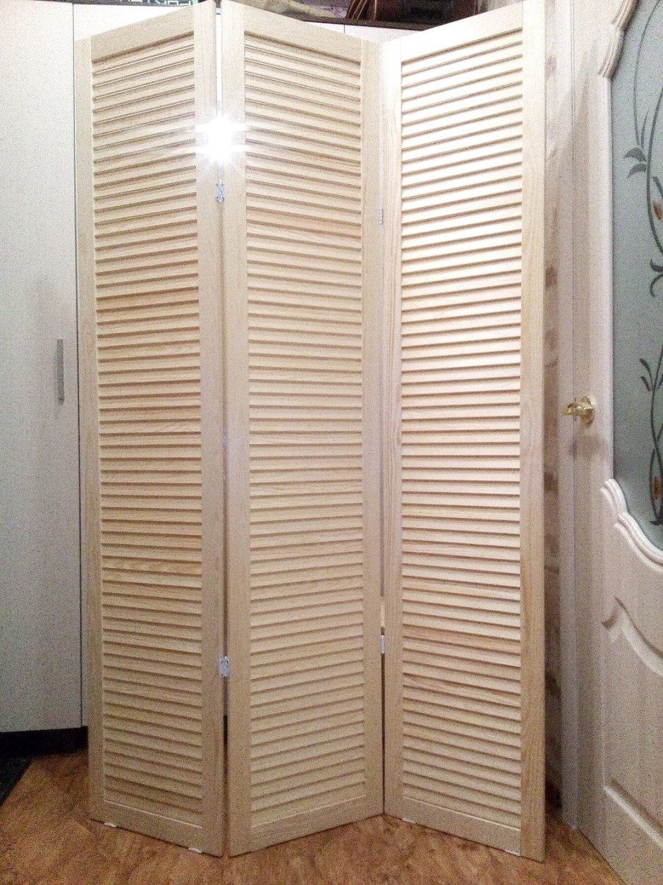 Ширма из жалюзийных дверей