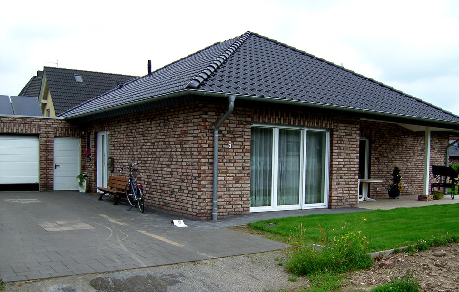 Одноэтажный дом в баварском стиле из кирпича