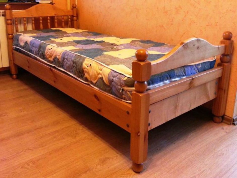 Самодельная одноместная кровать