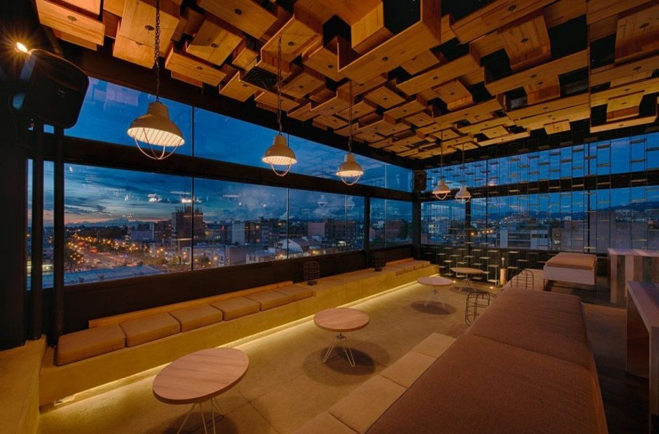 Интерьер кафе с панорамными окнами