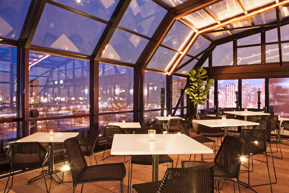 Ресторан со стеклянной крышей