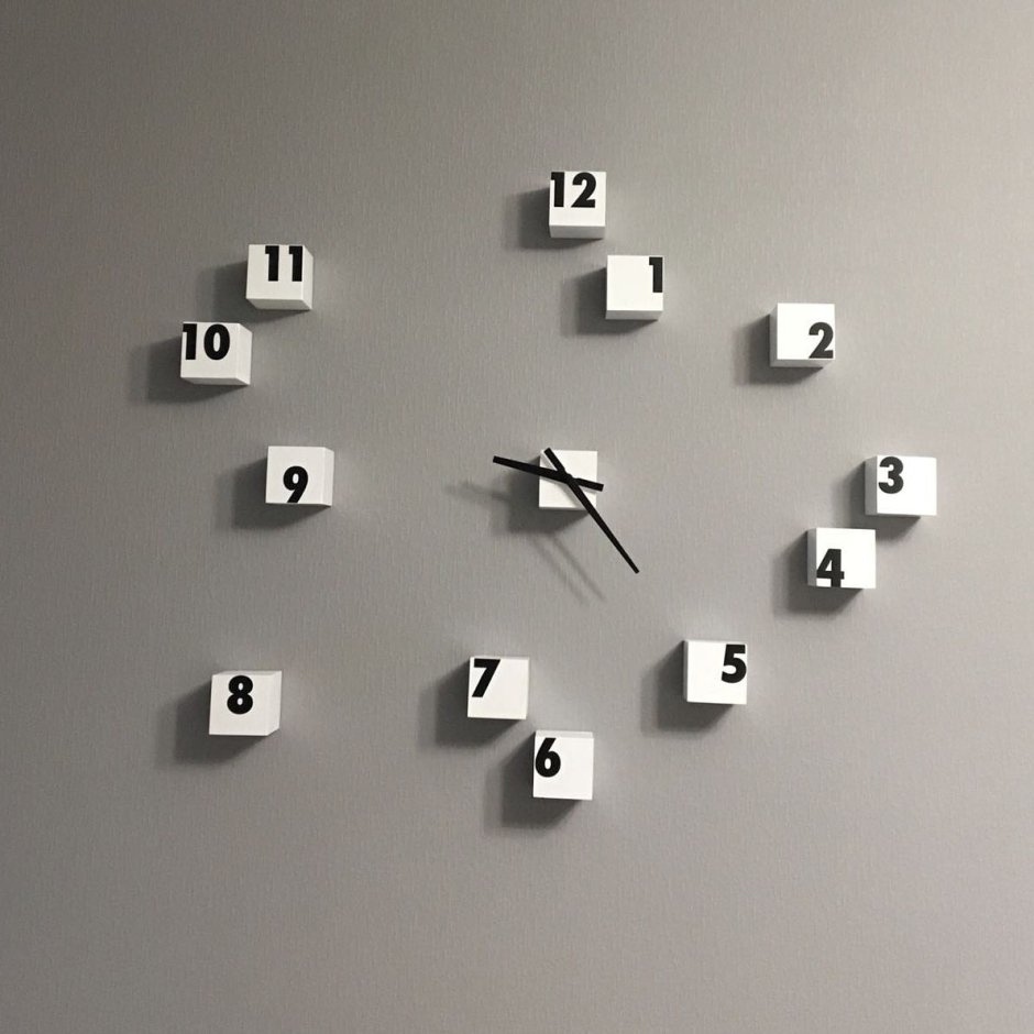 Часы настенные из кубиков