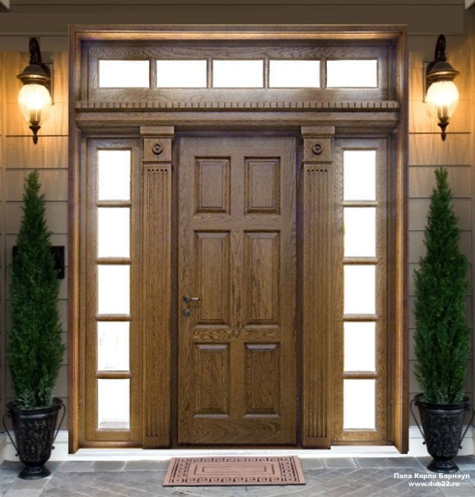 Теплая деревянная дверь