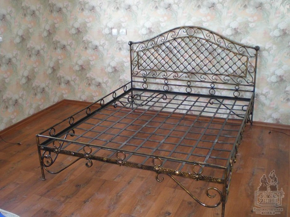 Кованная кровать из металла