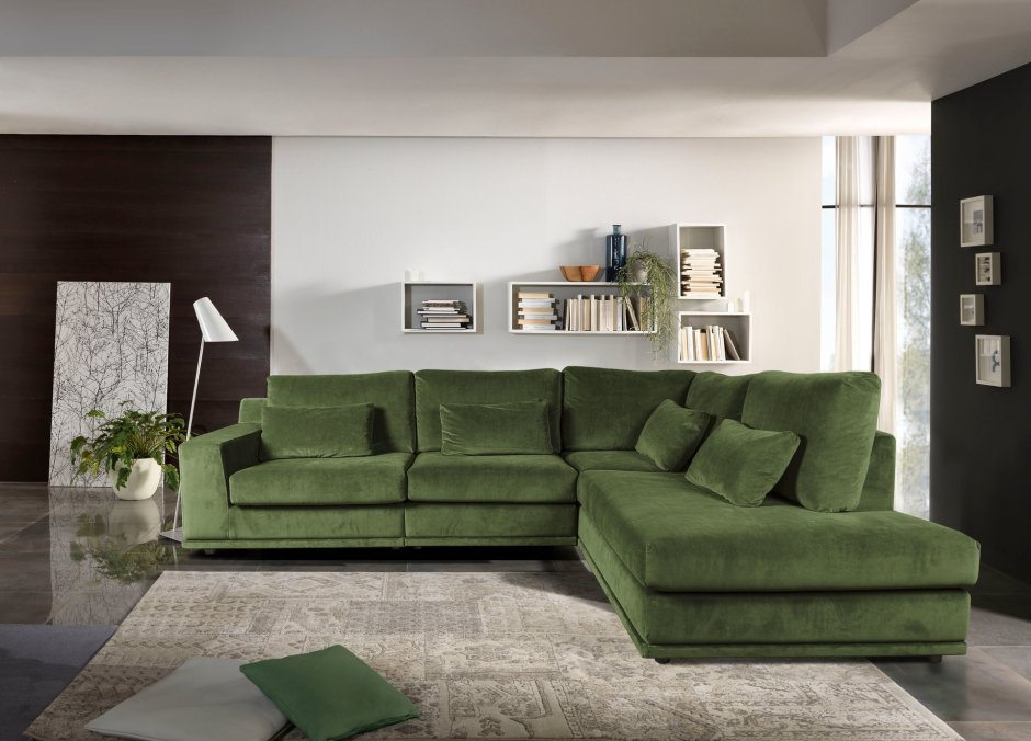 Зеленый угловой диван в интерьере