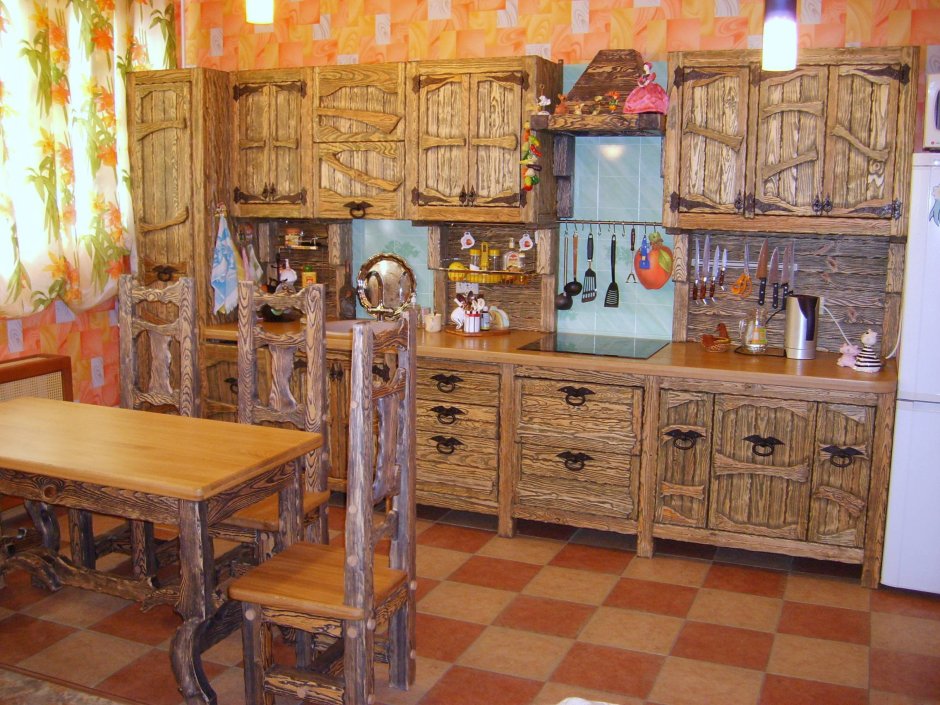 Деревянная кухонная мебель под старину