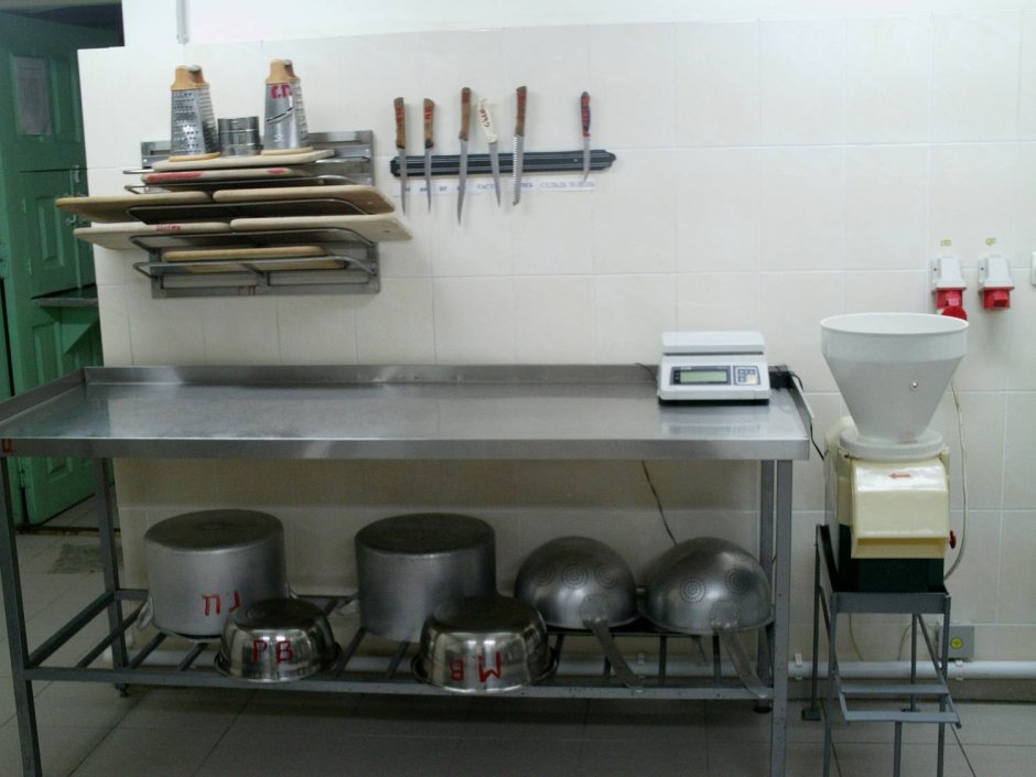 Стальной столик на колесиках для кухни