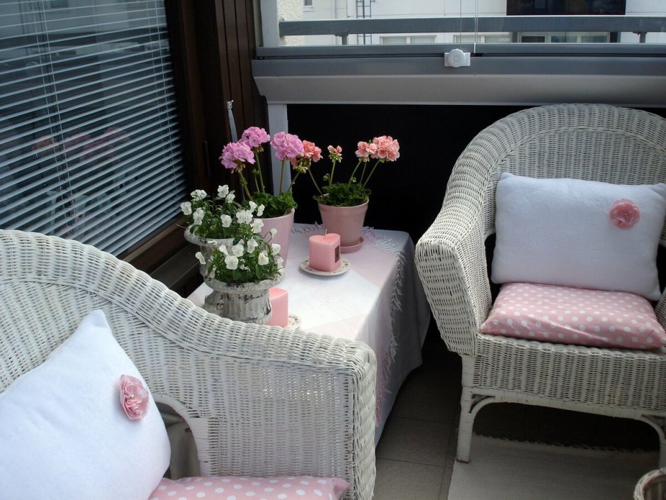 Плетеное кресло на балкон