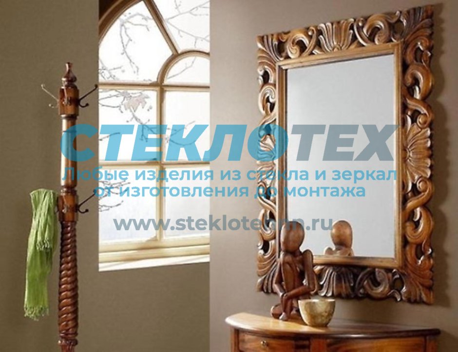 Зеркало в рамке для прихожей