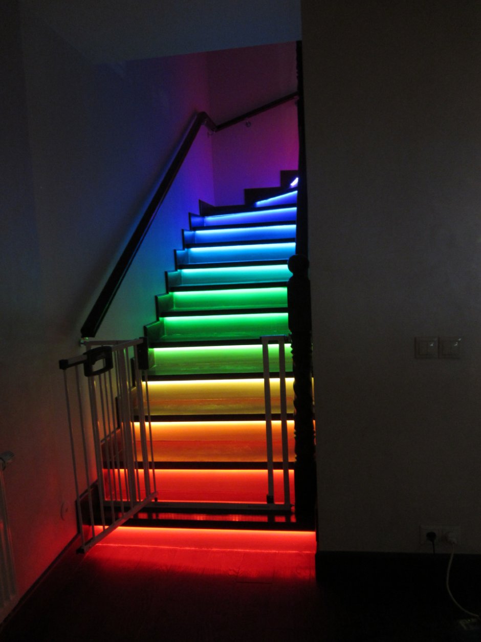 Подсветка лестницы в частном доме