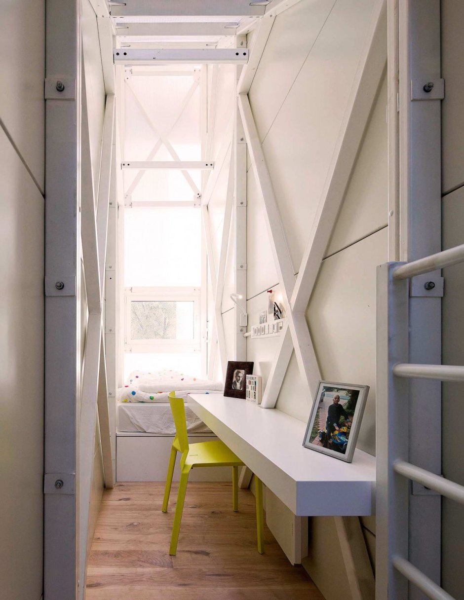 Keret House, Варшава