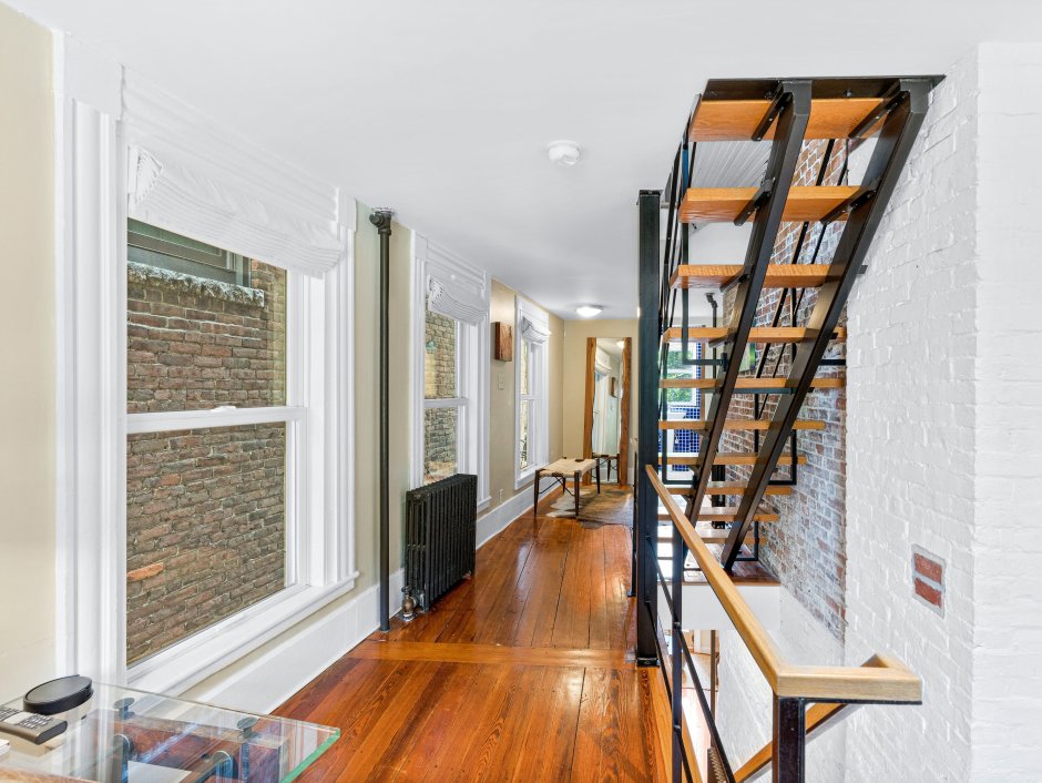 The thinnest House in London inside