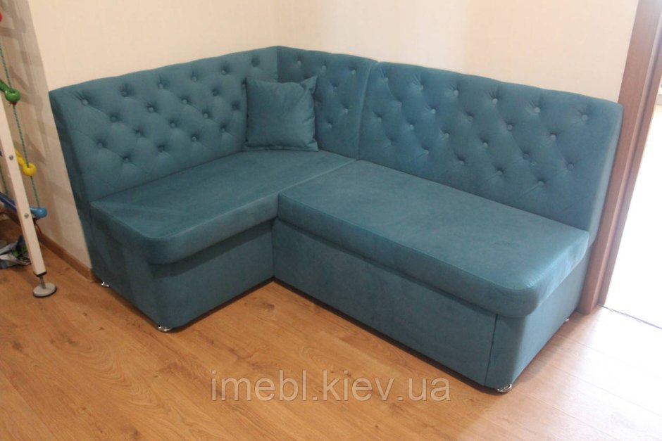 Угловая скамейка в прихожую