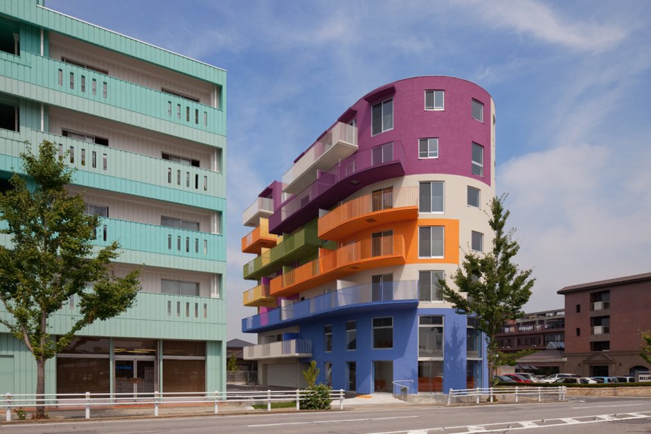 Разноцветные многоэтажки