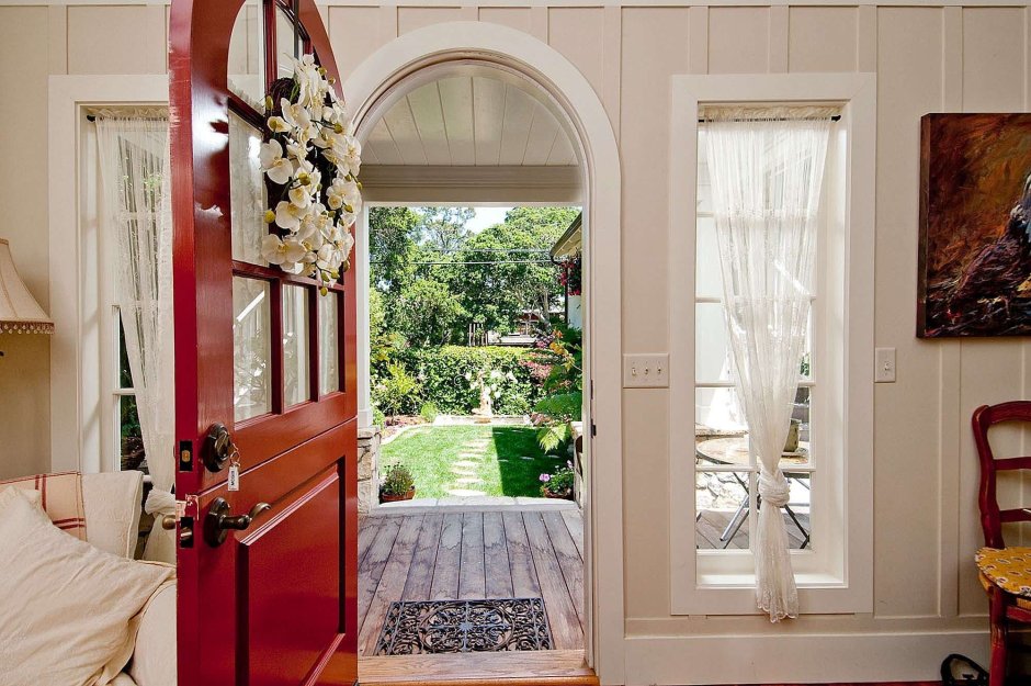 Красивые входные двери в дом