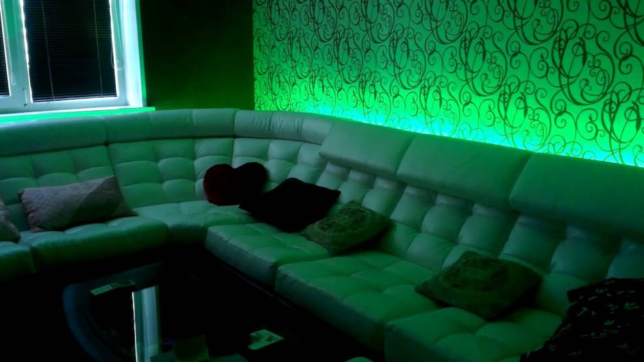 Светодиодная подсветка за диваном